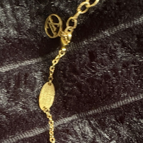 Louis Vuitton Gold Pendant Necklace - Picture 4 of 7